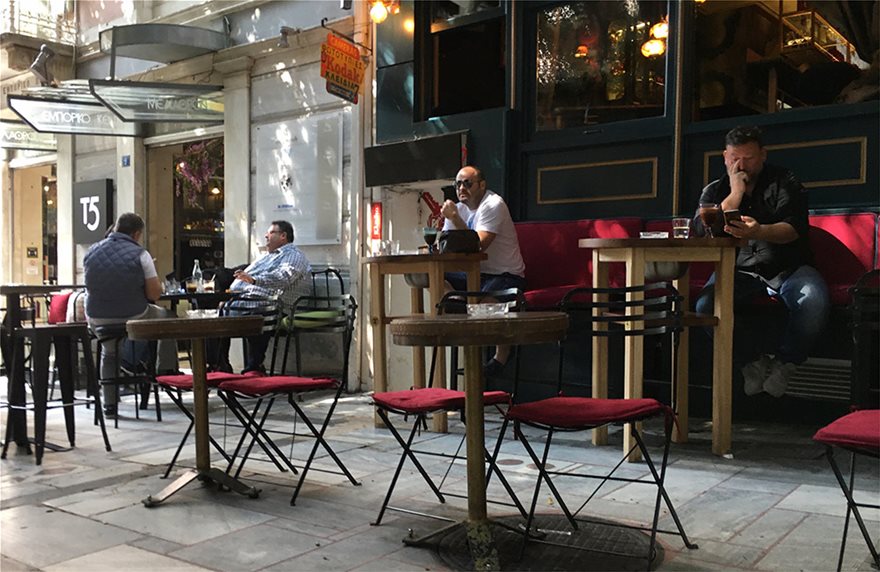 Γεμίζουν κόσμο σιγά σιγά καφενεία και εστιατόρια που άνοιξαν σήμερα. 10 008e2bf1 e675 4116 907f adae737a42f8