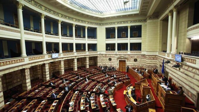 Δεν βγήκε η παγίδα κατά του Τσίπρα με το πρόσχημα της «Μαρφίν» και η ΝΔ ξεπερνάει τον χειρότερο εαυτό της, με τη Φώφη στην ουρά της.  Τουλάχιστον ας προστατεύσει κάποιος την Πρόεδρο της Δημοκρατίας από την κομματική στράτευση.