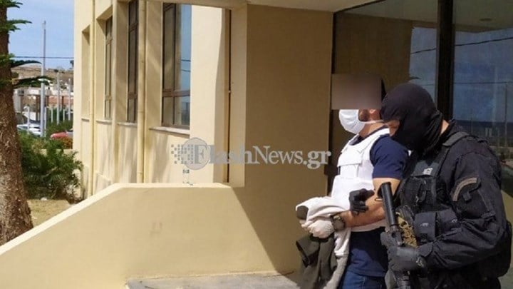 Κατέρρευσε στην απολογια του ο 29χρονος στα Ανώγεια. Έκλαιγε με αναφιλητά φωνάζοντας Δεν μ’ ενδιαφέρει η ζωή μου.