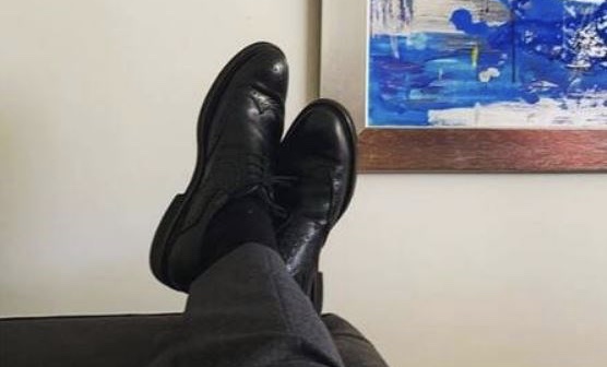 Ανάγκασαν τον Κουμουτσάκο να ζητήσει συγνώμη για την φωτογραφία που είχε απλωμένες τις ποδάρες του ενώ για τον Δένδια και τον Έβρο δεν λένε κουβέντα στο Μαξίμου.