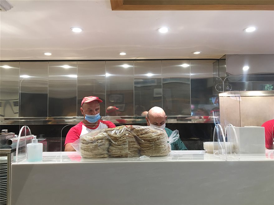 Γεμίζουν κόσμο σιγά σιγά καφενεία και εστιατόρια που άνοιξαν σήμερα. 11 783d4e50 e315 4b89 ad81 0af9d6631507