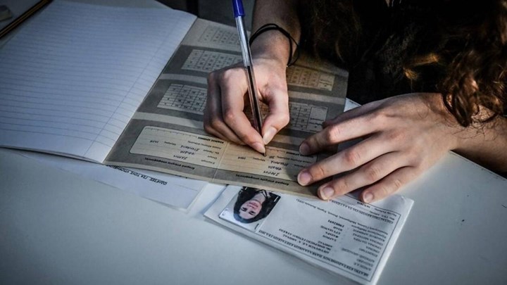 Πως θα γίνουν οι πανελλήνιες. Αναλυτικά οι οδηγίες για την προστασία εκπαιδευτικών και μαθητών από τον Κορωνοϊο.