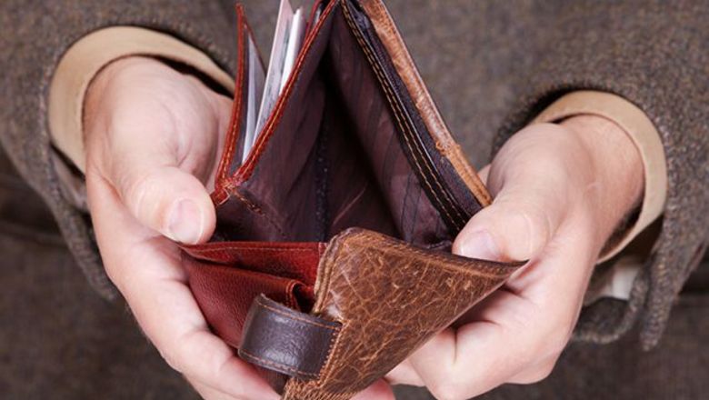 Αναλυτικά. Που μειώνεται από την Δευτέρα ο ΦΠΑ. Στην Εστιαση Αναψυκτικά και Υπηρεσίες.