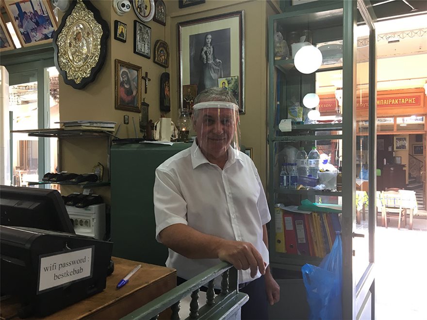 Γεμίζουν κόσμο σιγά σιγά καφενεία και εστιατόρια που άνοιξαν σήμερα. 12 a78b6c09 22f9 42c5 9fab 577885401502