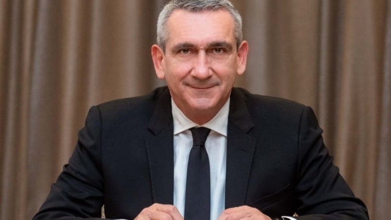 Περιφερειάρχης προτείνει να κάνουμε τα ξενοδοχεία θεραπευτήρια και να έρχονται ασθενείς με Κορωνοϊο από όλο τον κόσμο για να αναρρώνουν στην χώρα μας.