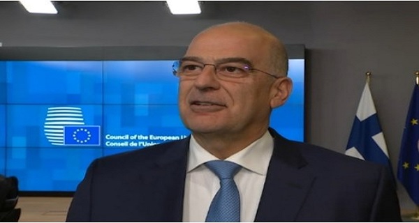 Κάλεσμα Δένδια στους τουρίστες
