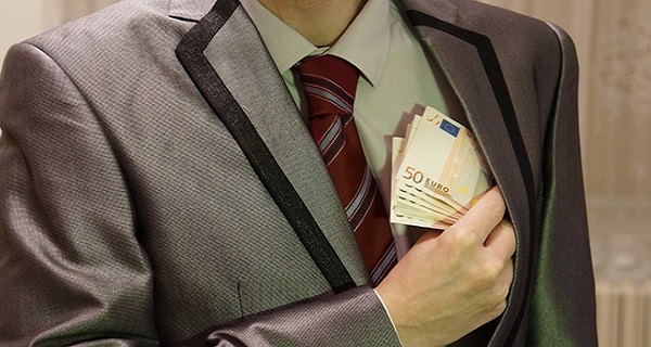 Τα πακέτα στήριξης είναι για τις επιχειρήσεις - Εξαγορά προνομίων