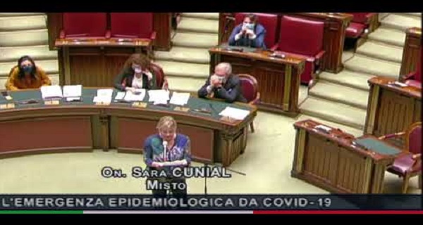 ΒΙΝΤΕΟ: ΣΥΛΛΗΨΗ ΓΚΕΪΤΣ ΖΗΤΑ ΣΤΟ ΙΤΑΛΙΚΟ ΚΟΙΝΟΒΟΥΛΙΟ ΒΟΥΛΕΥΤΗΣ ΚΑΙ ΑΠΟΚΑΛΥΠΤΕΙ ΓΙΑ ΚΟΡΟΝΟΪΟ (ΕΛΛ. ΥΠΟΤΙΤΛΟΙ)