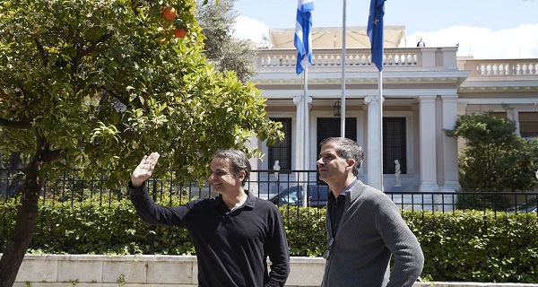 Εξώδικο Κραουνάκη σε Μπακογιάννη: Ζητά αποζημίωση που θα πάει στη στήριξη καλλιτεχνών