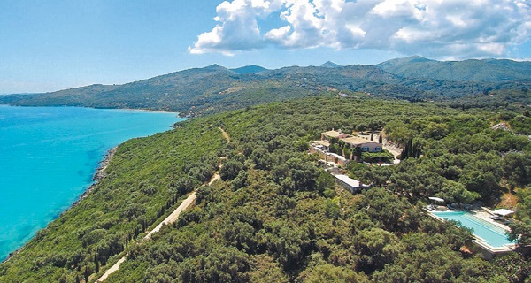 Εκατομμυριούχοι ψάχνουν για εξοχικό στην Ελλάδα
