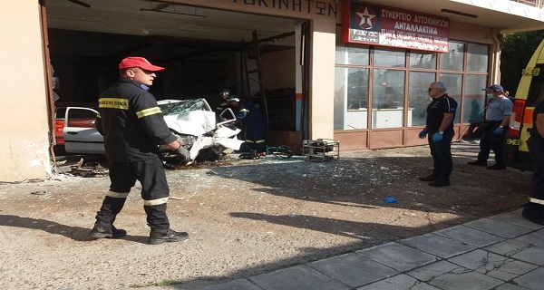 Ανεξέλεγκτο αυτοκίνητο έπεσε σε συνεργείο αυτοκινήτων - Ένας νεκρός