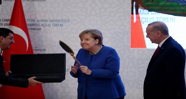 Η Μέρκελ «κοίταξε» στον καθρέφτη του Ερντογάν