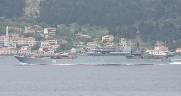 Τουρκική ενόχληση από την παρουσία στρατιωτών στο κατάστρωμα ρωσικού πολεμικού πλοίου 4 russian polemiko novocherkassk vosporos1