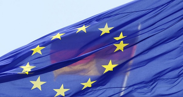 "Η επιβίωση του ευρώ και η οικονομική εξυγίανση της νότιας Ευρώπης εξυπηρετεί τα πολιτικά και τη Γερμανία"
