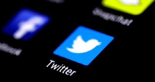 Η Γαλλία ανοίγει την αγκαλιά της στο twitter
