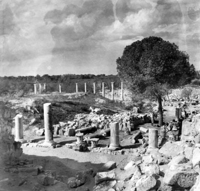 "Στην Κύπρο το θαύμα λειτουργεί ακόμη". Η λατρεία του μεγάλου μας Νομπελίστα Γ. Σεφέρη για την Κύπρο, που θεωρούσε ότι τον είχε ψυχοπαίδι της. Δείτε τις φωτογραφίες που τράβηξε στο νησί το 1953.
