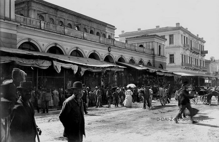 Και όμως οι φωτογραφίες αυτές είναι από την Αθήνα του 1900.
