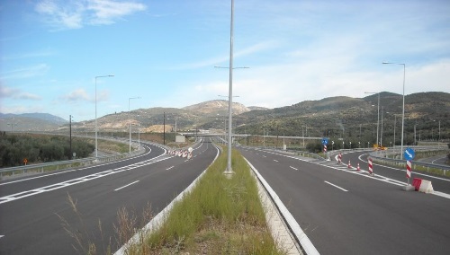 Αντί να τελειώσουν τα έργα υποδομών θα πληρώσουμε και εκατομμύρια σε πρόστιμα!