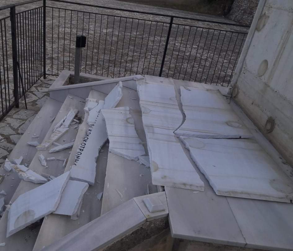 Ντροπή! Βάνδαλοι κατέστρεψαν μνημείο του Κολοκοτρώνη.