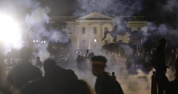 ΗΠΑ: Κοινωνική έκρηξη δίχως κοινωνικά αιτήματα…