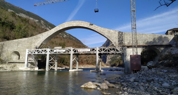 Αναστήλωση και ανάδειξη γέφυρας Αράχθου, στην Πλάκα