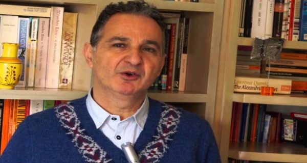 ΙΔΟΥ ο νέος πατριωτισμός του κ. Μητσοτάκη, της κ. Αγγελοπούλου, του κ. Αλιβιζάτου. Υποχρεώνουν μάλιστα τα παιδιά μας να τον ασπαστούν μέσω των εξετάσεων!