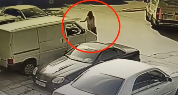 Προσαγωγή 35χρονης στη ΓΑΔΑ για την επίθεση με το βιτριόλι