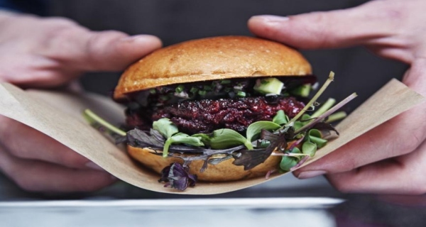 Burger από έντομα, αλλά με φρέσκο ψωμί, οραματίζεται η Κομισιόν!