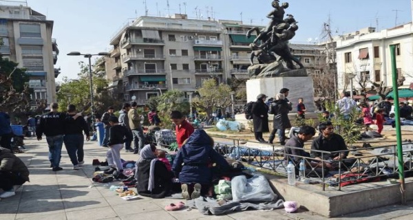 Οι Έλληνες μετατρέπονται σε μειονότητα στον τόπο τους