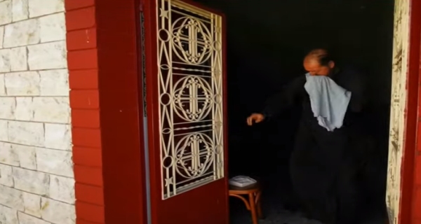 Ιερωμένος εθελοντής δασοπυροσβέστης άφησε στη μέση της Θεία Λειτουργία να σβήσει φωτιά!