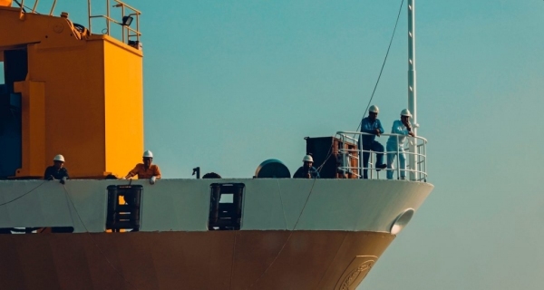 Οι ναυτικοί δεν είναι παρίες της θάλασσας - 300.000 εγκλωβισμένοι στα πλοία