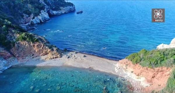 Εύβοια: Η διπλή παραλία - καταφύγιο των ερωτευμένων (βίντεο)
