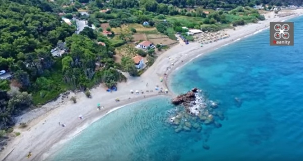 ΒΙΝΤΕΟ - Η πανέμορφη παραλία με το κατάφυτο φαράγγι και τους καταρράκτες, στην άκρη της Ελλάδας!