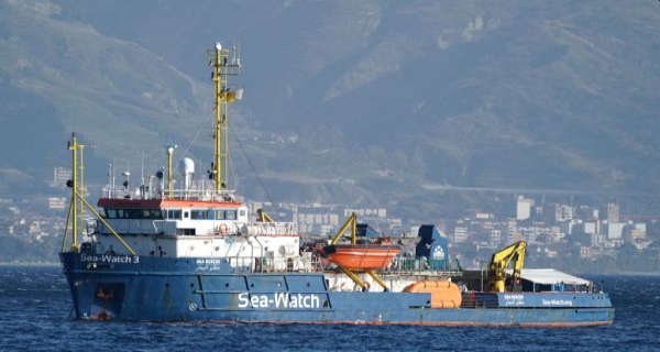 Μετανάστες με κορονοϊό μετέφερε γερμανική ΜΚΟ!