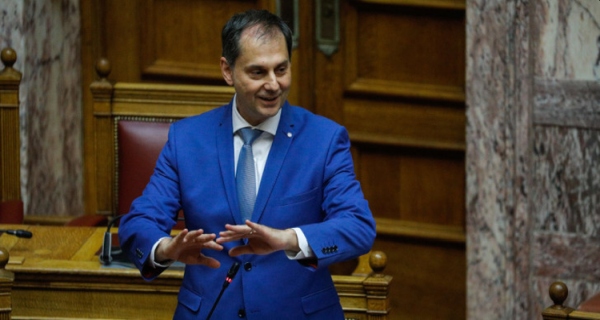 Αντί για διαφήμιση του ελληνικού τουρισμού, ο Θεοχάρης κάνει δυσφήμιση