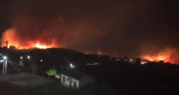 Η Ζάκυνθος καίγεται ξανά - Τελευταία στιγμή δεν εκκενώθηκαν οι Μαριές