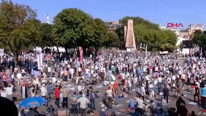 Ο οίκος μου πρέπει να είναι οίκος προσευχής· εσείς όμως τον κάνατε σπήλαιο ληστών.