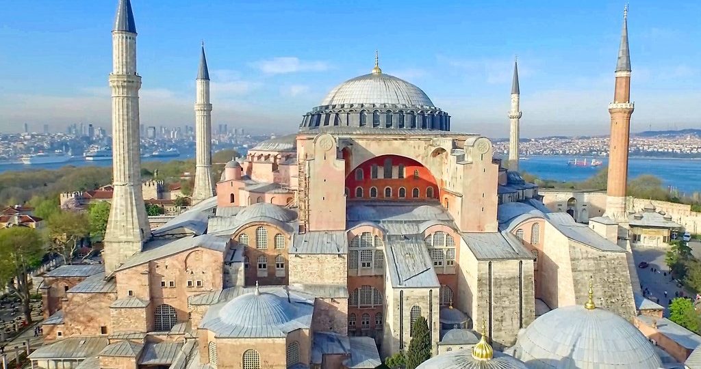 Αγία Σοφία. Σύμβολο ειρηνικής συνύπαρξης και σεβασμού των θρησκειών.