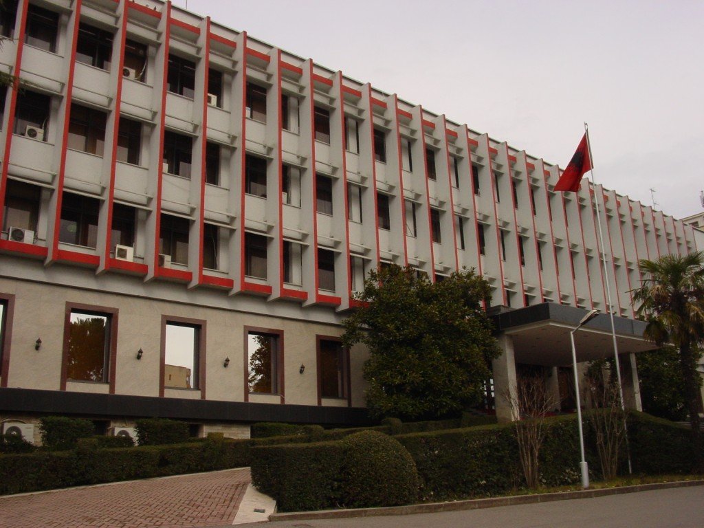 Περίεργη απόλυση όλου του προσωπικού της Πρεσβείας της Αλβανίας στην Αθήνα! Τα διαβατήρια ήταν η αιτία;
