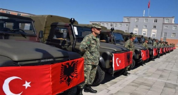 Το αλβανικό Κοινοβούλιο ενέκρινε στρατιωτική συμφωνία με την Τουρκία