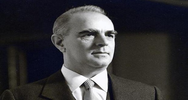 Λησμόνησαν τον άνθρωπο που έφερε τη δημοκρατία στην Ελλάδα!