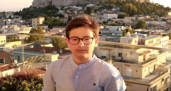 Δεκατριάχρονο Ελληνόπουλο κέρδισε το παγκόσμιο βραβείο ποίησης!