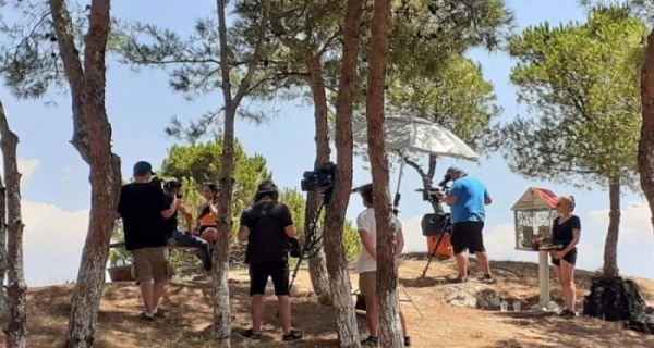Το γερμανικό ριάλιτι που καθηλώνει τους τηλεθεατές ξεκίνησε γυρίσματα στις ελληνικές ομορφιές