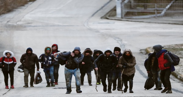 Βιομηχανία πλαστών συμφώνων συμβίωσης για να παίρνουν άδεια παραμονής παράνομοι μετανάστες!