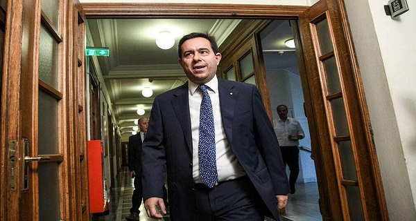 Ο αθόρυβος υπουργός που μιλάει με έργα
