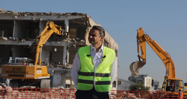 Ο Μητσοτάκης έκανε κομπάρσο τον Σαμαρικό Άδωνι στο Ελληνικό