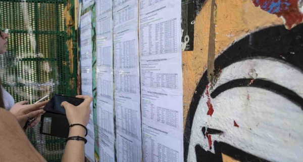 ΤΩΡΑ: Αναρτήθηκαν οι βαθμολογίες των Πανελλαδικών Εξετάσεων! Καλή επιτυχία!