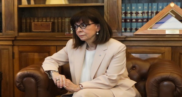 Σε ελεύθερη πτώση η δημοτικότητα της Σακελλαρόπουλου