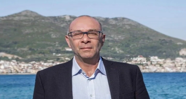 Μπαρούτι στη Σάμο: Επίθεση στον δήμαρχο Γιώργο Στάντζο από μετανάστες!