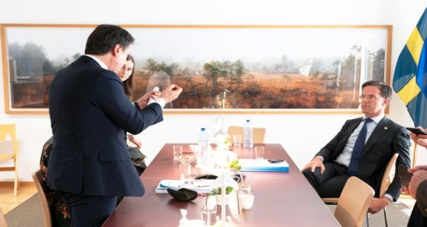 Άγριο χώσιμο Κόντε στον Ρούτε: «Μπορεί να είσαι ήρωας τώρα στην πατρίδα σου, αλλά μετά θα είσαι υπεύθυνος ενώπιον όλων των Ευρωπαίων»
